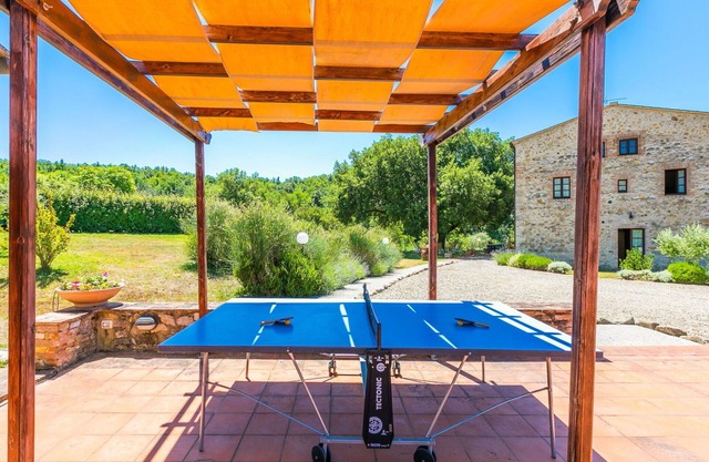 Beautiful apartment in villa for 16 guests with private pool, A/C, WIFI, TV and patio