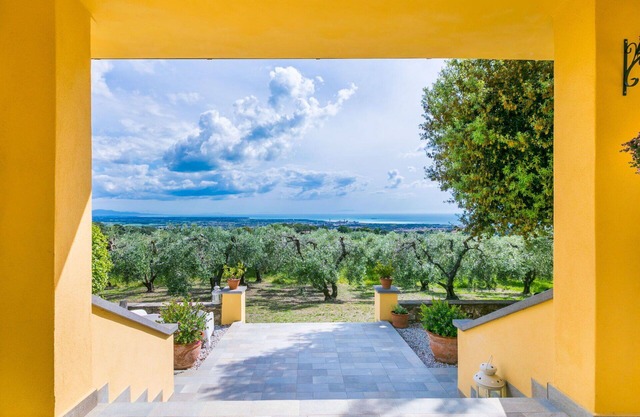 Beautiful apartment for 4 people with WIFI, TV, terrace, pets allowed, panoramic view and parking
