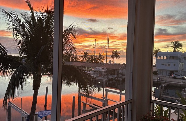 Beautiful 'Keysey' Condo in Bay Harbour Gated Community 24-0169