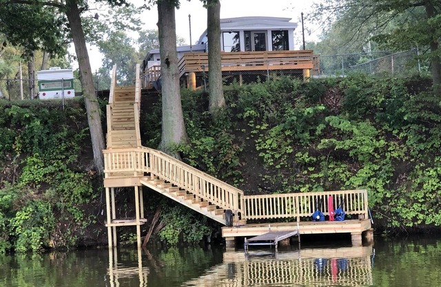 Beautiful Lake Cottage. Newly renovated. Bright, airy, and clean.