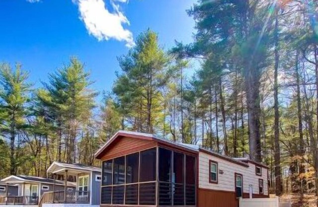 Beautiful Lake George Cottage