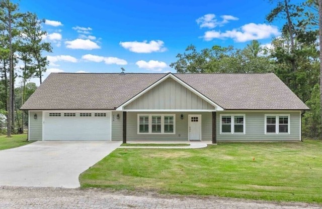 Beautiful lake home in heart of Rayburn Country!