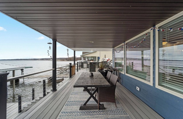 Beautiful lake house right on Cayuga Lake in Aurora NY