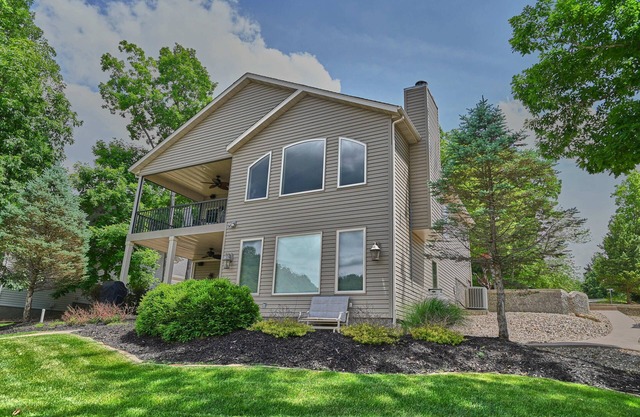 Beautiful Lake of the Ozarks FAMILY Home in a quiet cove at MM44.5
