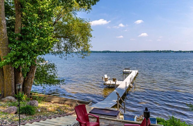 Beautiful Lake Sallie Views, Newly Updated Barbara Beach Lake Home