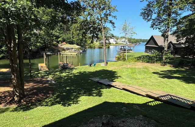 Beautiful lake space, privacy, canoe, kayaks, sunsets