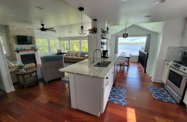 Beautiful lakefront property on Barton Lake!