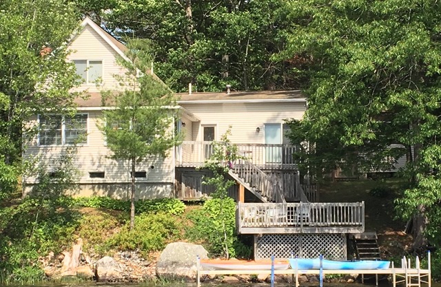 Beautiful lakeside property with full amenities