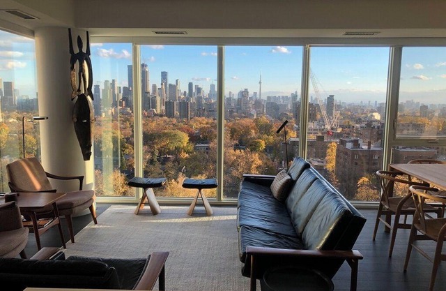 Beautiful Light-filled Apartment with Spectacular Views of Toronto