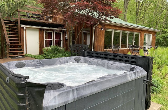 Beautiful location, private, serene and clean. Near Athens and Hocking Hills