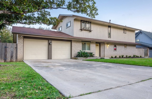 Beautiful location near the Airport, with good size POOL and KARAOKE