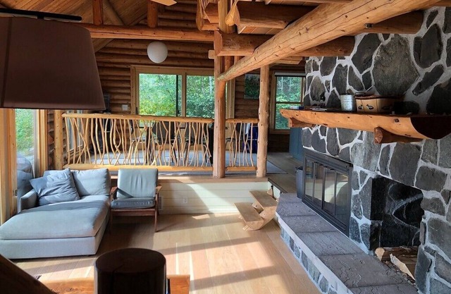 Beautiful Log Cabin on Saganaga Lake