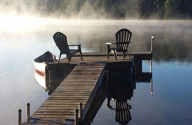 Beautiful Log Home on Quiet Private Lake