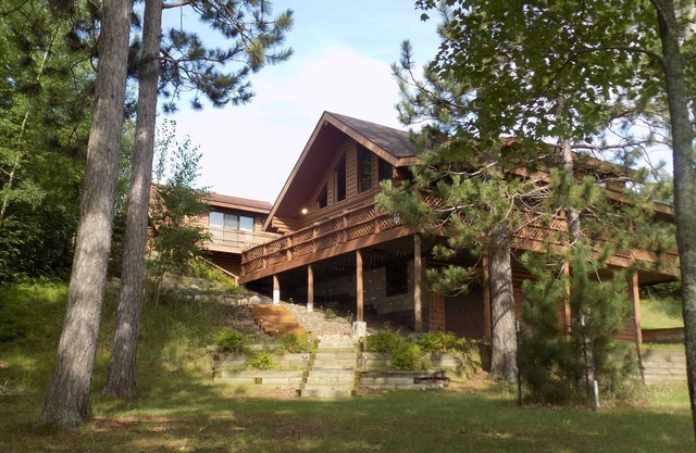 Beautiful Log Home on Peaceful Middle Cullen Lake with Additional Guest Cabin