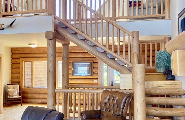 Beautiful Log House on Scenic Lake Kampeska Sleeps 15