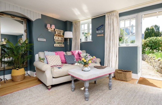 Beautiful Looe cottage two minutes from the sea