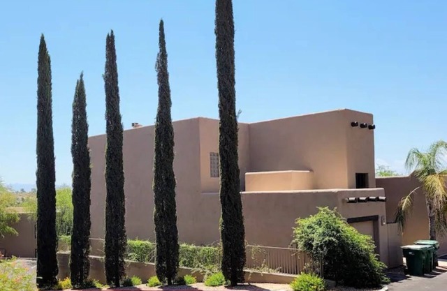 Beautiful Mountain Views and a spacious relaxing home in NW Tucson.
