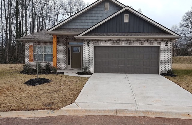 Beautiful New House in the center of Boiling Springs