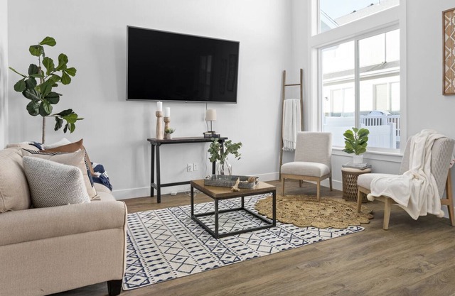 Beautiful New Townhome in Vineyard!