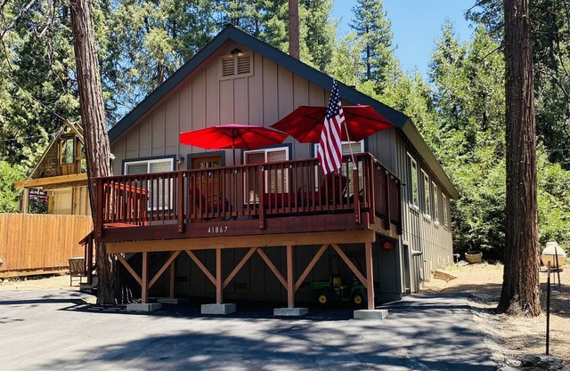 Beautiful newer Cabin In The West Village-WiFi/Walk to shops & restaurants