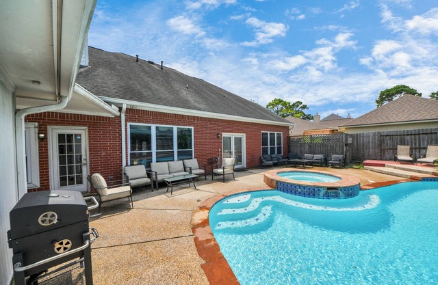 Beautiful Oasis: Pool & Spa 30mins to Downtown CO