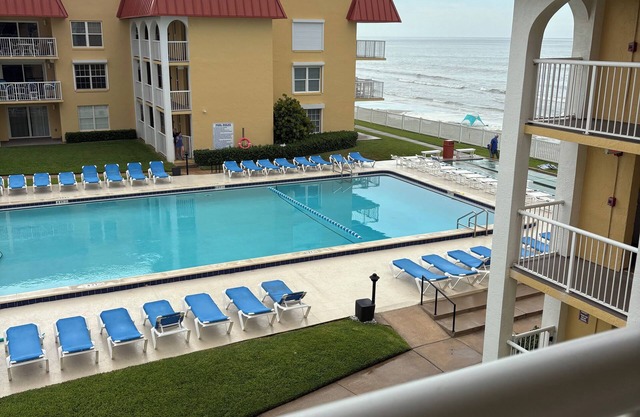 BEAUTIFUL OCEANFRONT CONDOMINIUM - NEW SMYRNA BEACH