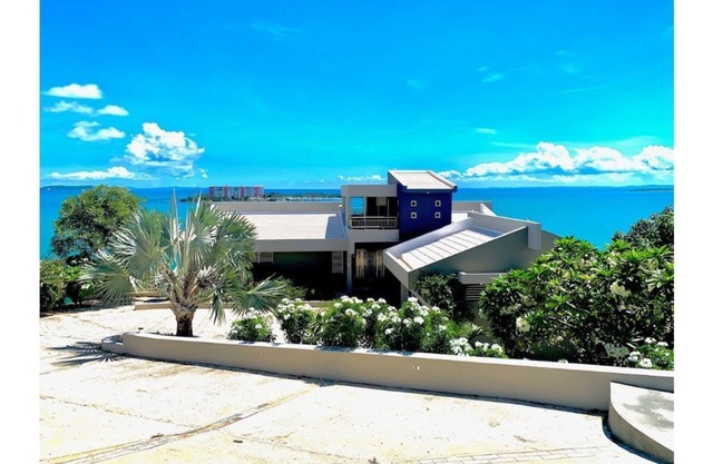 Beautiful oceanfront home amazing panoramic view