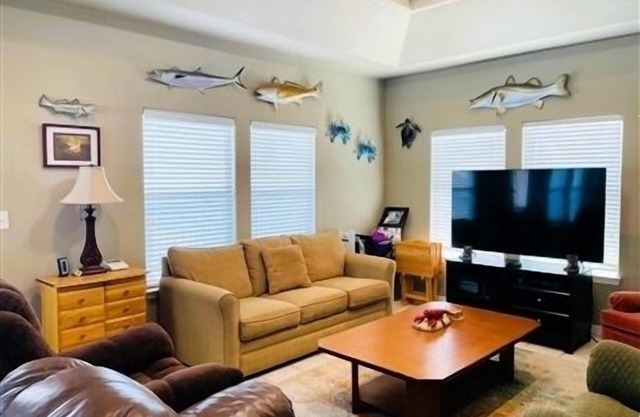 Beautiful Off Water Home. 4 Bedroom, 4 Bath. Walking Distance to Public Pier.