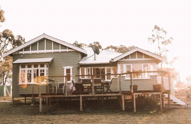 Beautiful old Queenslander house w/fireplace within wine district