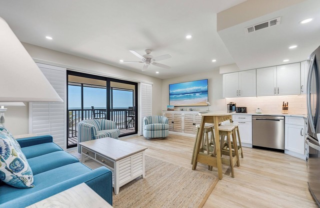 Beautiful one-bedroom on top floor with new custom features.