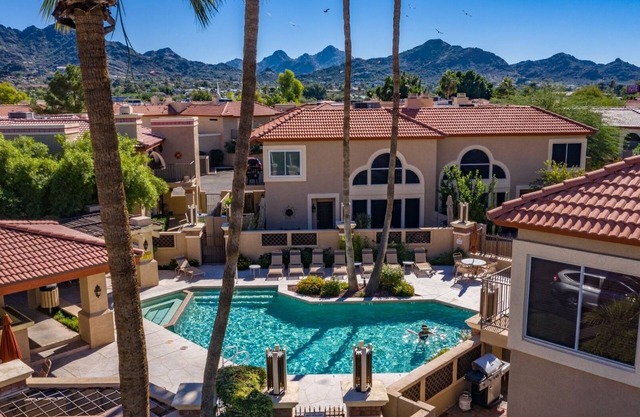 Beautiful Phoenix Vista Condo Sleeps 8, Wifi, Cable, 3 Pools, Gated, Quiet!