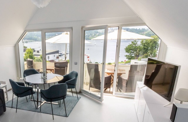 Beautiful premium apartment on three levels, directly on the lake on a quiet peninsula