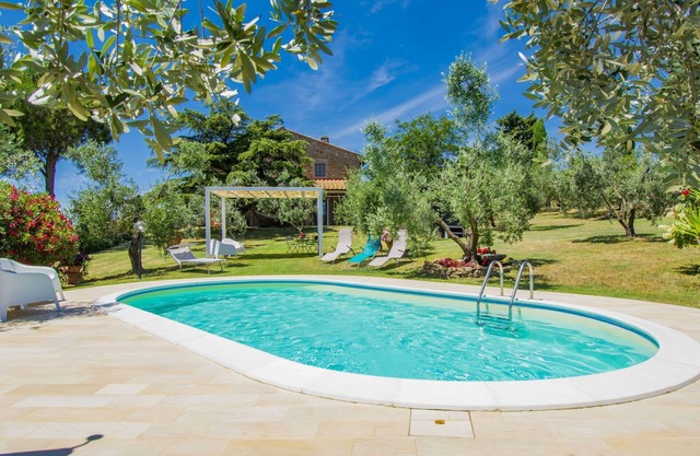 Beautiful private villa for 8 guests with private pool, WIFI, TV, patio, panoramic view and park.