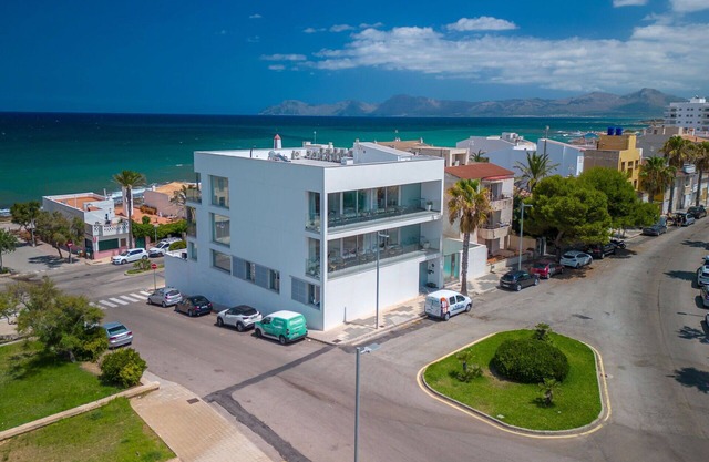 Beautiful private villa for 18 guests with A/C, WIFI, TV and patio