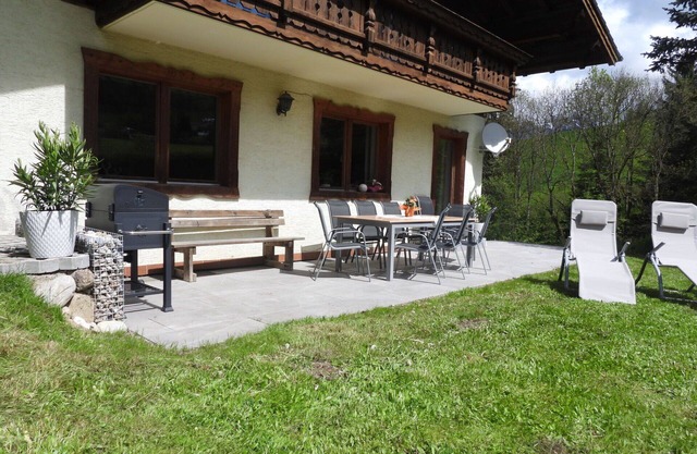 Beautiful private villa with WIFI, TV, terrace, pets allowed, panoramic view and parking