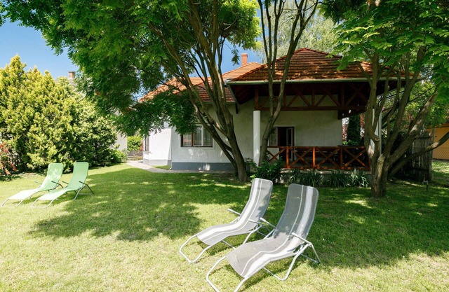 Beautiful private villa for 12 people with WIFI, A/C, TV, patio, pets allowed and parking