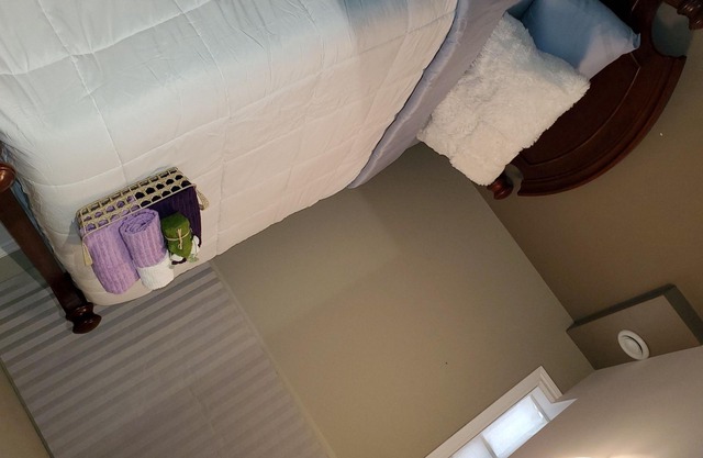BEAUTIFUL PRIVATE ONE BEDROOM APARTMENT ON AIRPORT ROAD!