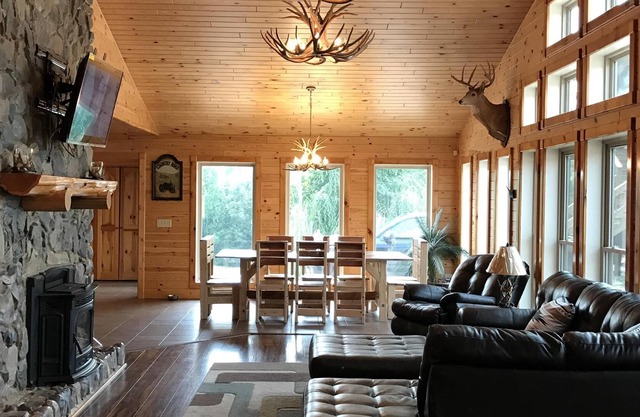 Beautiful Private Retreat only 25 miles from Beautifull Lake Cumberland.