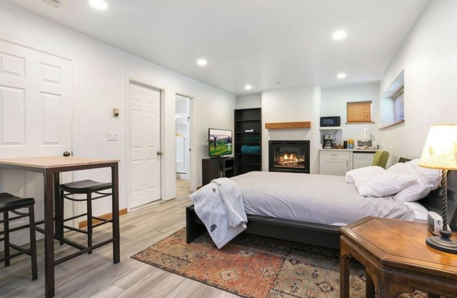 Beautiful Private Room 10 Minutes from Beaver Creek