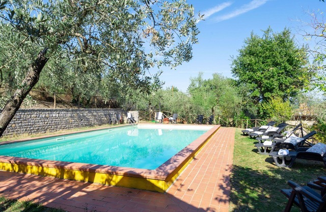 Beautiful private villa with WIFI, private pool, TV, balcony, pets allowed, panoramic view, parking