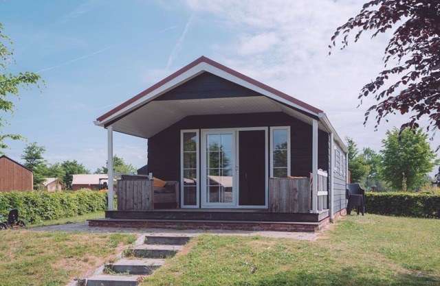 Beautiful private villa for 4 guests with WIFI, TV, pets allowed and parking