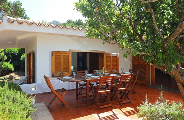 Beautiful private villa for 8 people with WIFI, TV, patio and pets allowed