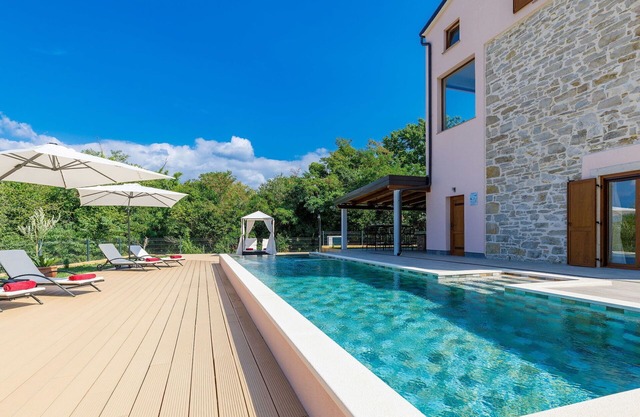 Beautiful private villa for 8 guests with private pool, A/C, WIFI, TV, terrace and pets allowed