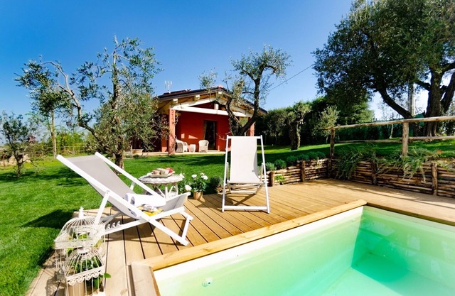Beautiful private villa for 4 guests with WIFI, private pool, A/C, pets allowed and parking
