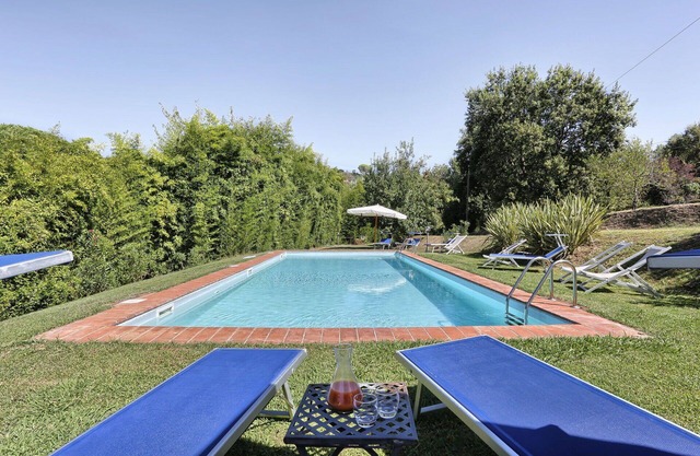 Beautiful private villa for 12 guests with private pool, WIFI, A/C, TV and parking, close to Lucca
