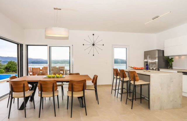 Beautiful private villa for 8 guests with WIFI, A/C, private pool, TV, terrace and parking