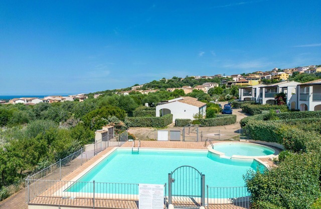 Beautiful private villa for 4 people with A/C, pool, TV, terrace, pets allowed and parking