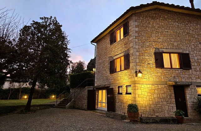 Beautiful private villa for 7 people with WIFI, private pool, TV, veranda and parking