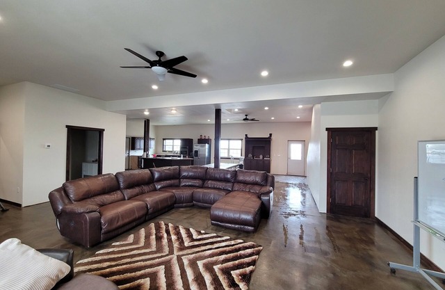 Beautiful Ranch Barndominium-4 bedrooms Activities/experience offered