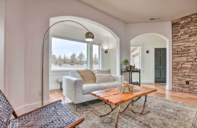 Beautiful Ranch Home w/Cascade Mountain View